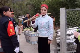 贵州：“村火车”里的烟火人间图片