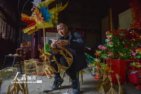 贵州印江：赶制龙灯迎新年图片
