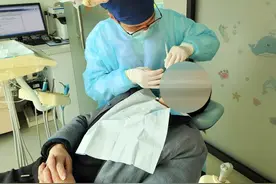 “一颗仙丹抵过十年苦修”？口腔医生提醒，硬物对牙齿的伤害不容小觑图片