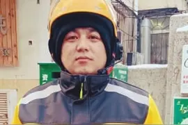 全网点赞！沈阳这位外卖小哥在送餐途中成为灭火英雄图片