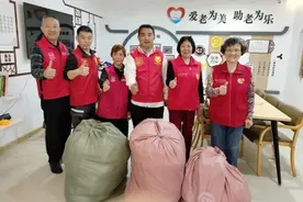 这个社区捐衣服即是做环保又是献爱心图片