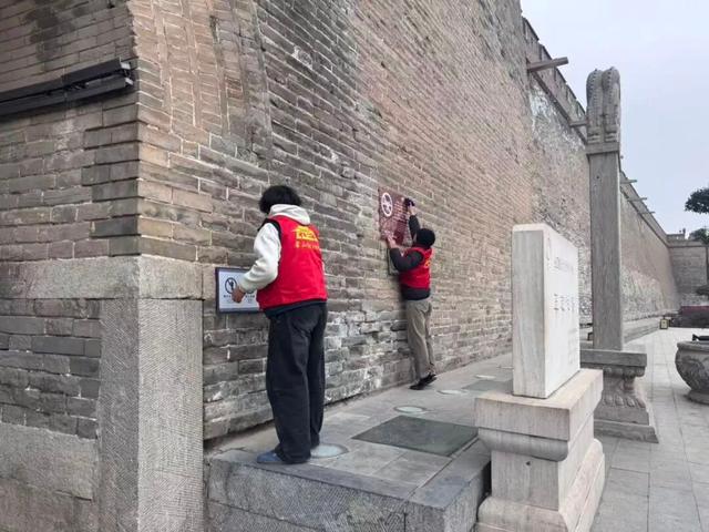 【全力创“5A” 攻坚进行时】返乡大学生化身“志愿红” 助力正定古城创建国家5A级旅游景区