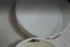 小区大事｜自来水变黄持续两天业主叫苦不迭，供水公司：抢修致水箱进了泥巴水图片