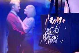 百老汇音乐剧《音乐之声》上海开演，剧场里重温“雪绒花”图片