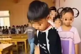 连云港幼师呵斥孩子并让其对镜头笑，没有爱心的人就该远离幼师行业图片