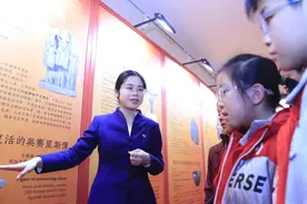 以大美育赋能生活，上博“金字塔之巅”图文展走进社区图片