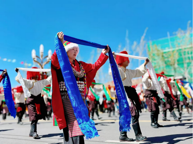 象雄文化旅游节舞动雪域团结赞歌