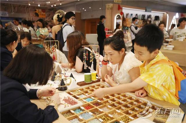 直击上博“168小时嘉年华”首日！夜场票已全部售罄 | 组图
