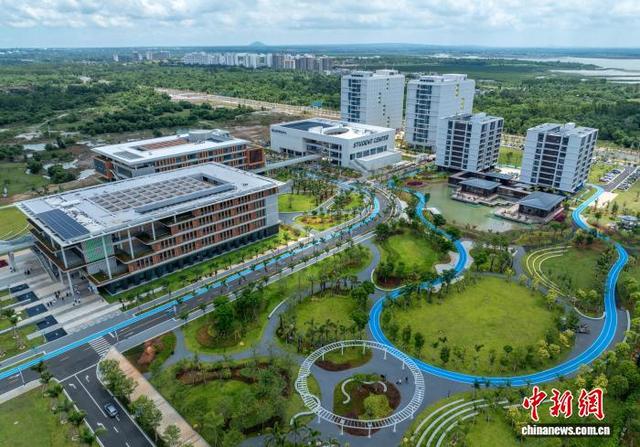 中国境内首个境外高校独立办学项目永久校址迎首批新生