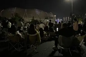 周杰伦杭州首场，场外露营椅才是最自在的VIP席图片