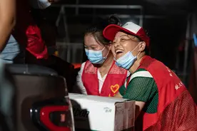 图集｜24小时不间断值守！平江九峰水库的守护者，用笑容和行动点亮了黑夜图片