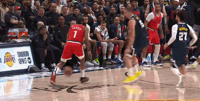 哈登被逼到死角后发力顶翻约基奇😱泰伦-卢提前喊出暂停😏图片