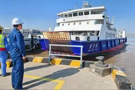 宁波镇海至舟山鱼山跨市滚装危货运输航线正式开通图片