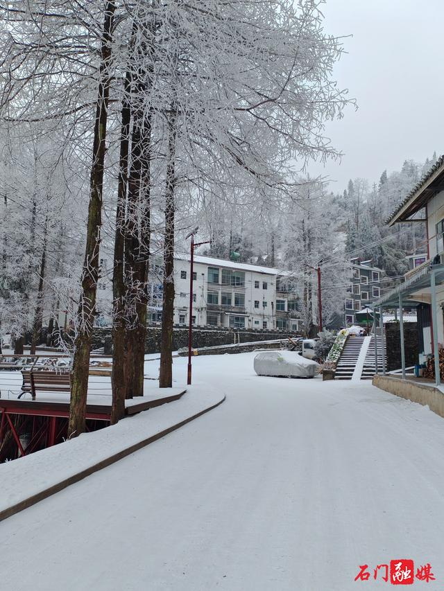 组图 | 石门：银装素裹 东山峰美成童话