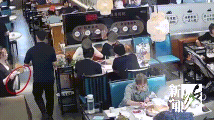 把手断裂 火锅店整壶高汤浇母女身上
