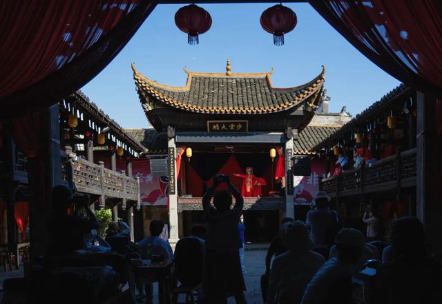 暑气正盛，古镇旅游热度更燃！