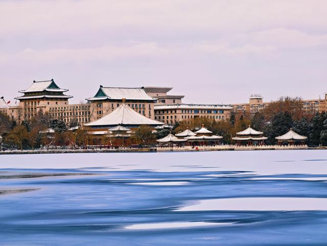 银装素裹美如画，这是初雪为北海公园写下的限定情诗