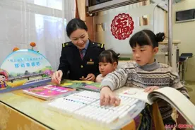 南宁往北京列车上开了“遛娃舱”图片