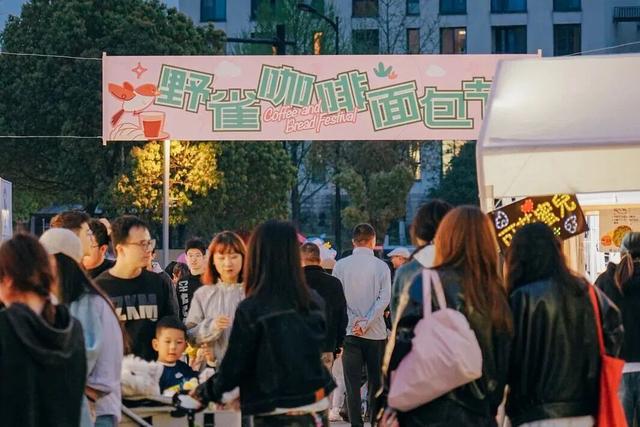 晚上出门去哪逛？这个地方氛围感拉满～