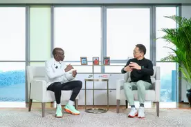 张朝阳对话“马拉松之王”基普乔格：鼓励年轻人放手去做自己想做的事情图片