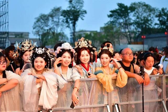 美食折上折、民宿优惠住…洛阳喊你来穿汉服啦