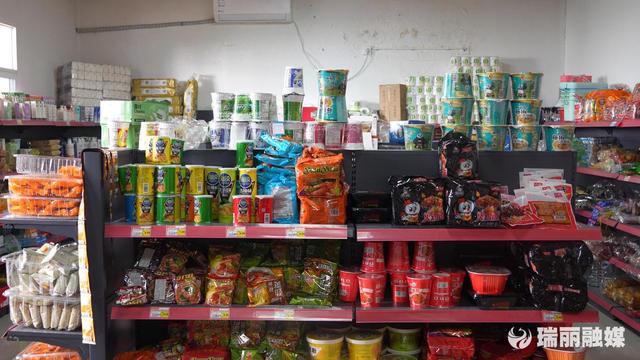 瑞丽尚程服饰：让缅籍员工他乡变“故乡”