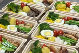只要9.9元！每天中午11点这个社区食堂推出“轻食盲盒”图片