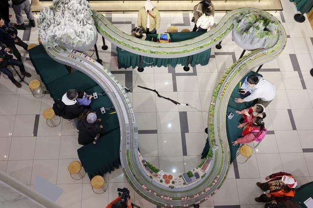 讲述中国火车的历史与荣光，在上海，“火车迷”大饱眼福！