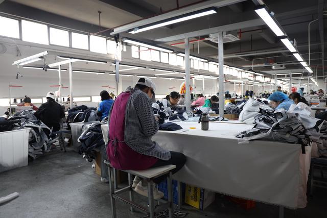 “阳新制造”跑出电商加速度 “双十一”大幕下的阳新代工厂火力全开