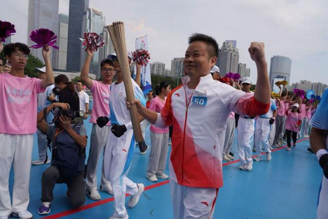 四城同心，圣火同传——第十五届全国运动会火炬传递在穗深港澳同步启动