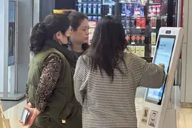 线上线下结合，白纸坊街道多元合力促就业图片