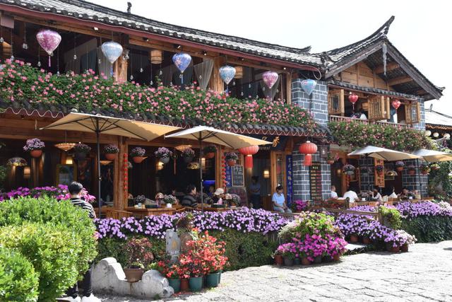 邂逅诗意古城：在流水映花簇、美食伴民谣中品读人间烟火