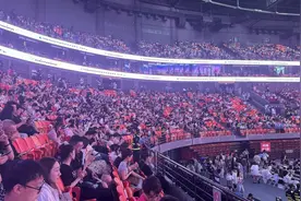 半岛观察|大雨之下的青岛热浪！王心凌许嵩两场演唱会，一座城市一天吸引数万歌迷奔赴图片