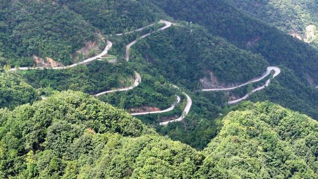 白河好“村”光 | 界岭石刻分秦楚 十八盘蜿蜒跃云巅