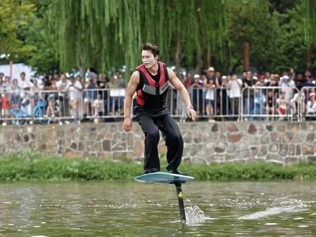武汉人，在玩一种很新的水！