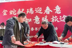 72台自助换乘闸机、“旅客夜间临时等候区”、免费充电桌，春运首日长沙南站上新服务图片
