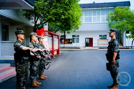战位有我，武警官兵国庆佳节巡逻护安康图片