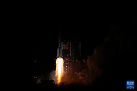 我国成功发射通信技术试验卫星十五号图片