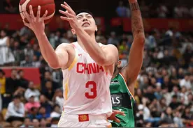 胡明轩三分绝杀 中国男篮65比62险胜西班牙尤文图特队图片