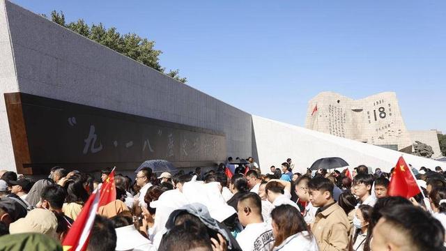 铭记“九一八”：市民与历史深情对话