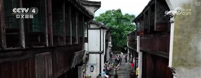 夏日花样消暑玩法“暑”实精彩 “避暑+文化+夜游”跨界联动多业态消费热力十足
