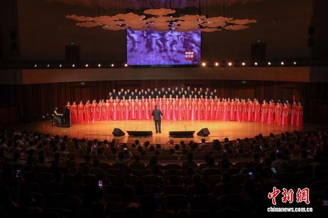 江西南昌举行“八一军歌音乐会”