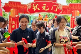 “高考就是高高兴兴考试！”沪上高中花式为考生减压送考图片