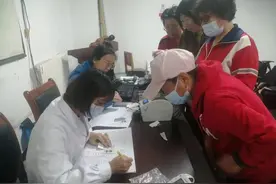 郑州市上街区基层医院进社区为老人免费体检图片