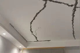 重庆一业主吐槽新房装修入住两月后天花板开裂，建设局已介入图片