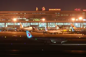 成功抵达！全球首架C919飞出国门图片
