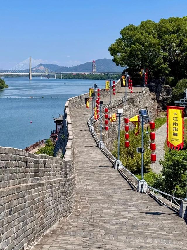 速来转转盘！测测 2026 你的旅行目的地