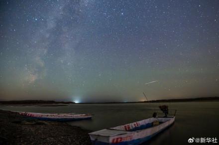 黑龙江秋夜星空静谧壮丽