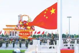 12．3万人天安门广场看升旗图片