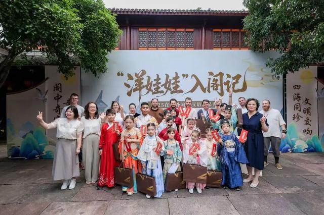 “洋娃娃”入阁！共绘中外文化交融的宁波画卷